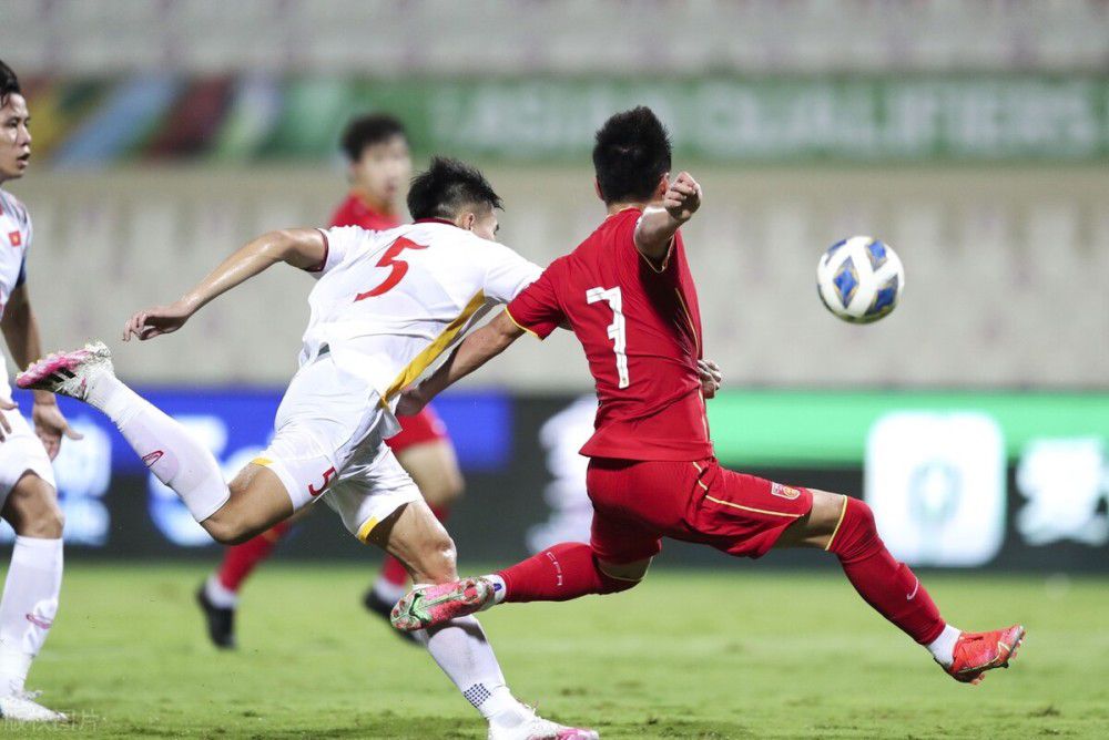 U23亚洲杯分组A组：卡塔尔、澳大利亚、约旦、印尼B组：日本、韩国、阿联酋、中国C组：沙特、伊拉克、泰国、塔吉克斯坦D组：乌兹别克斯坦、越南、科威特、马来西亚罗马诺：格列兹曼专注于马竞 他不会在冬窗加盟曼联罗马诺在今天的专栏中谈到了格列兹曼，直接指出法国球星只想留在马德里竞技，和曼联没有联系。